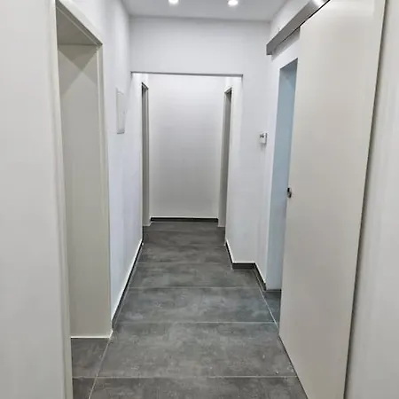 3-zimmer In - Naehe Duesseldorf Messe & Flughafen Apartament *