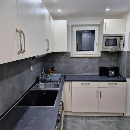 Apartament 3-zimmer In - Naehe Duesseldorf Messe & Flughafen